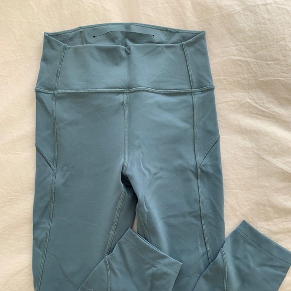 Lululemon tights- In Movment 7/8length - Picture 1 of 2